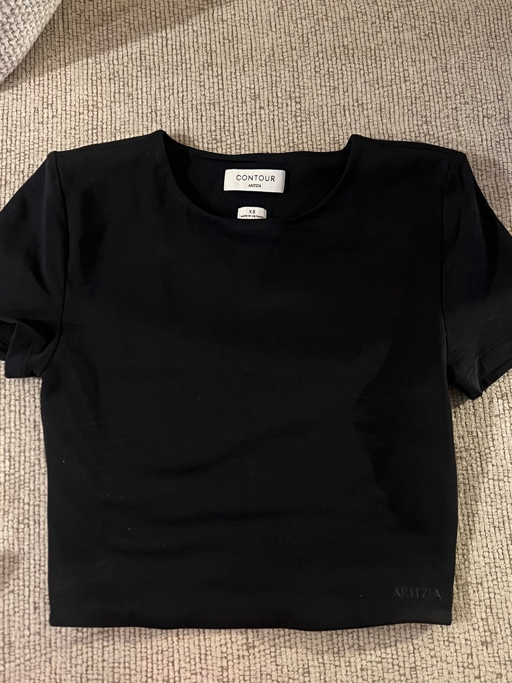 NWOT Aritzia Contour cropped shirt